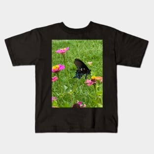 Butterfly on zinnia flower Kids T-Shirt